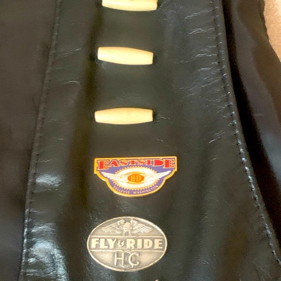 PARK V Vintage 90s Custom Black Leather Biker Vest w/Metal Pins-Patches -Size 42 - Picture 7 of 13